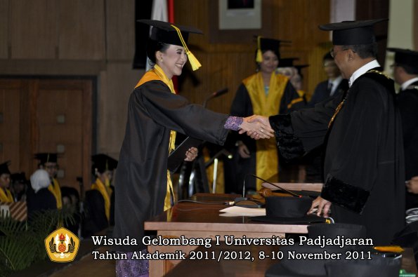 wisuda-fikom-oleh-rektor-024
