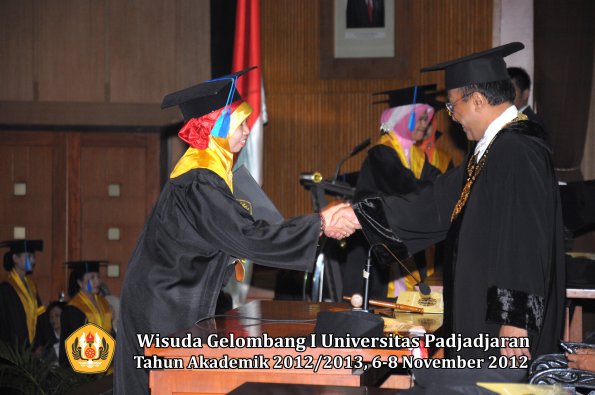 wisuda-unpad-gel-i-ta-2012_2013-fakultas-ilmu-keperawatan-oleh-rektor-005