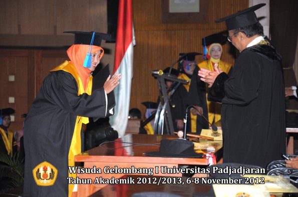 wisuda-unpad-gel-i-ta-2012_2013-fakultas-ilmu-keperawatan-oleh-rektor-007