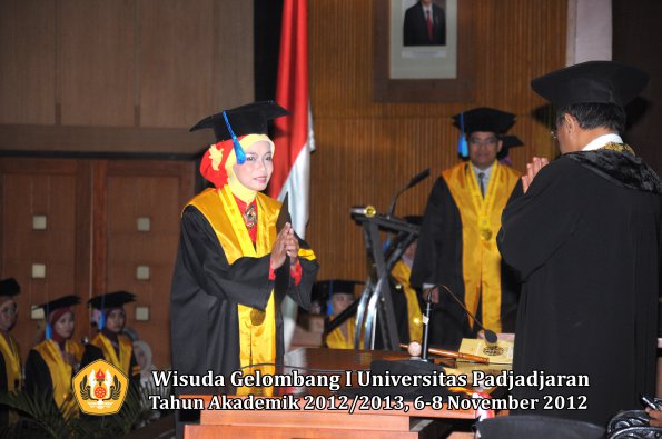 wisuda-unpad-gel-i-ta-2012_2013-fakultas-ilmu-keperawatan-oleh-rektor-008