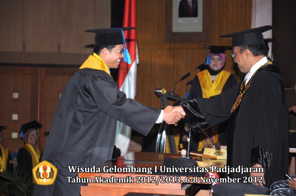 wisuda-unpad-gel-i-ta-2012_2013-fakultas-ilmu-keperawatan-oleh-rektor-009