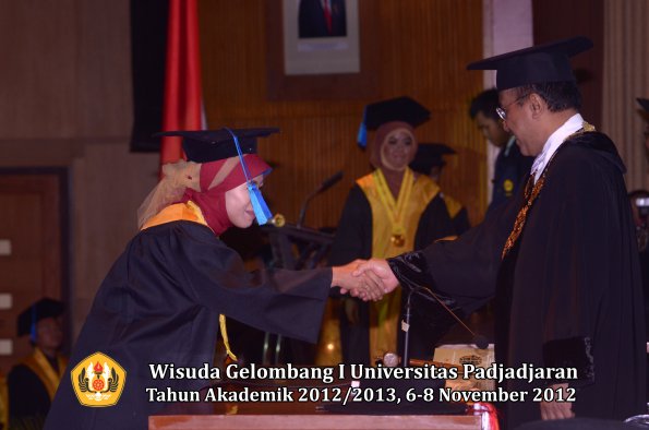 wisuda-unpad-gel-i-ta-2012_2013-fakultas-ilmu-keperawatan-oleh-rektor-017