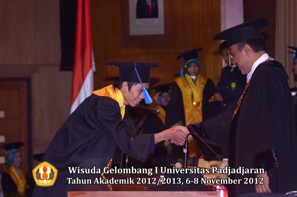 wisuda-unpad-gel-i-ta-2012_2013-fakultas-ilmu-keperawatan-oleh-rektor-021