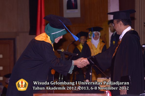 wisuda-unpad-gel-i-ta-2012_2013-fakultas-ilmu-keperawatan-oleh-rektor-022