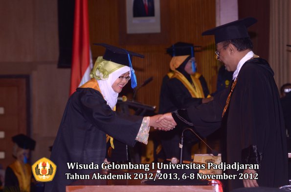 wisuda-unpad-gel-i-ta-2012_2013-fakultas-ilmu-keperawatan-oleh-rektor-023