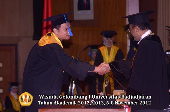 wisuda-unpad-gel-i-ta-2012_2013-fakultas-ilmu-keperawatan-oleh-rektor-025