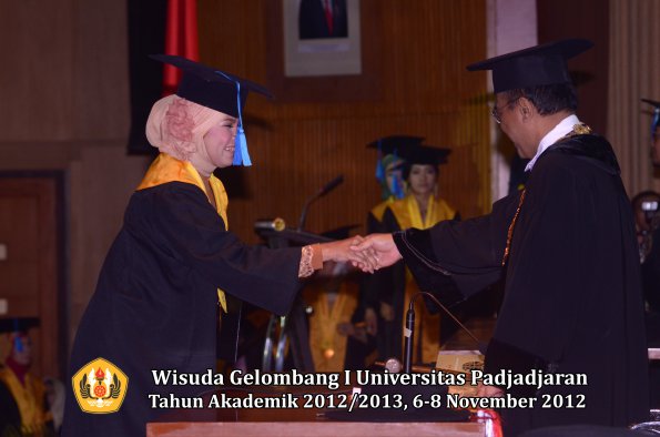 wisuda-unpad-gel-i-ta-2012_2013-fakultas-ilmu-keperawatan-oleh-rektor-026