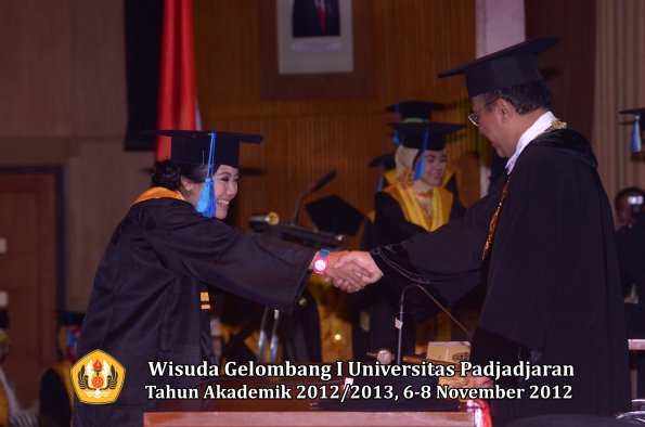 wisuda-unpad-gel-i-ta-2012_2013-fakultas-ilmu-keperawatan-oleh-rektor-027