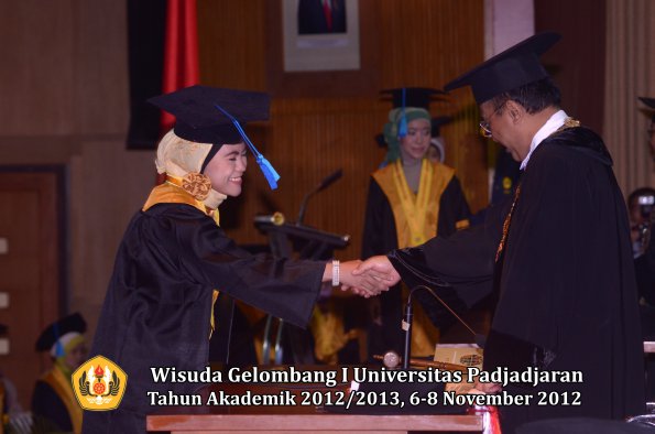 wisuda-unpad-gel-i-ta-2012_2013-fakultas-ilmu-keperawatan-oleh-rektor-028