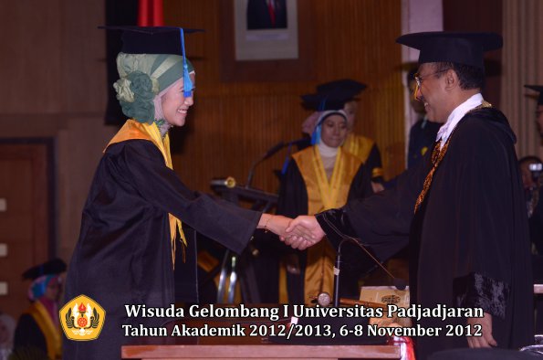 wisuda-unpad-gel-i-ta-2012_2013-fakultas-ilmu-keperawatan-oleh-rektor-029