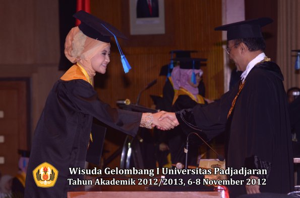 wisuda-unpad-gel-i-ta-2012_2013-fakultas-ilmu-keperawatan-oleh-rektor-031