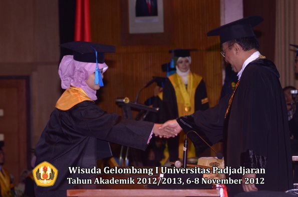 wisuda-unpad-gel-i-ta-2012_2013-fakultas-ilmu-keperawatan-oleh-rektor-032