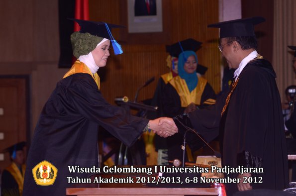 wisuda-unpad-gel-i-ta-2012_2013-fakultas-ilmu-keperawatan-oleh-rektor-033