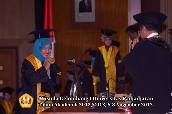 wisuda-unpad-gel-i-ta-2012_2013-fakultas-ilmu-keperawatan-oleh-rektor-034