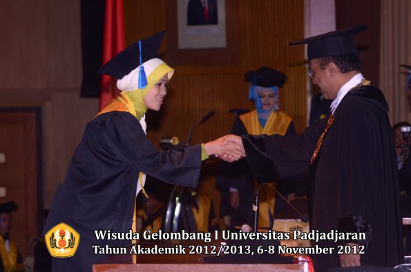 wisuda-unpad-gel-i-ta-2012_2013-fakultas-ilmu-keperawatan-oleh-rektor-036