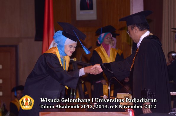 wisuda-unpad-gel-i-ta-2012_2013-fakultas-ilmu-keperawatan-oleh-rektor-037