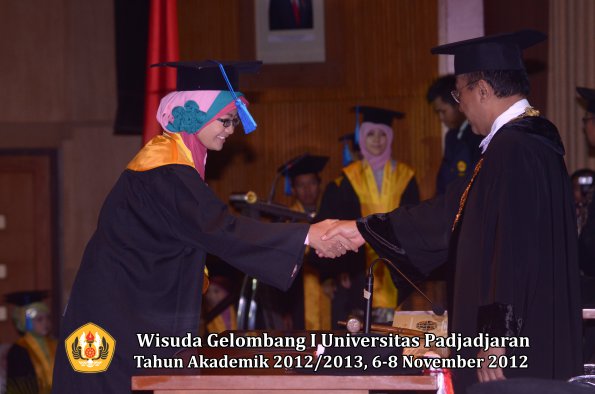 wisuda-unpad-gel-i-ta-2012_2013-fakultas-ilmu-keperawatan-oleh-rektor-038