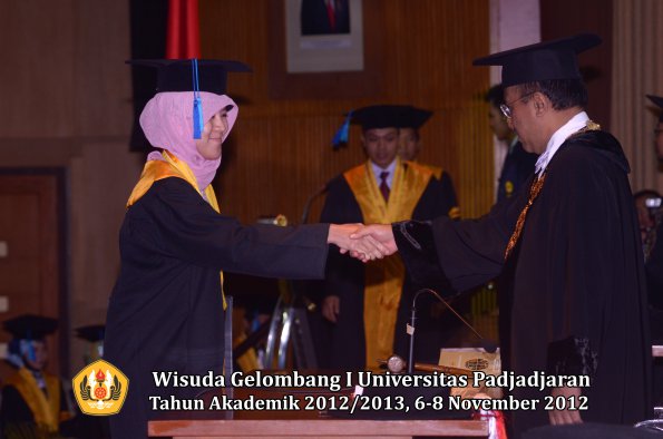 wisuda-unpad-gel-i-ta-2012_2013-fakultas-ilmu-keperawatan-oleh-rektor-039