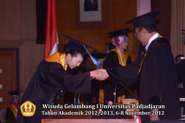 wisuda-unpad-gel-i-ta-2012_2013-fakultas-ilmu-keperawatan-oleh-rektor-042