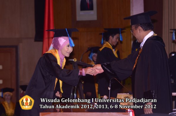 wisuda-unpad-gel-i-ta-2012_2013-fakultas-ilmu-keperawatan-oleh-rektor-043