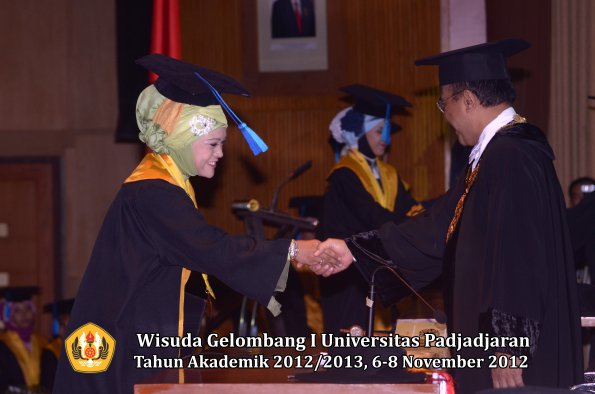 wisuda-unpad-gel-i-ta-2012_2013-fakultas-ilmu-keperawatan-oleh-rektor-046