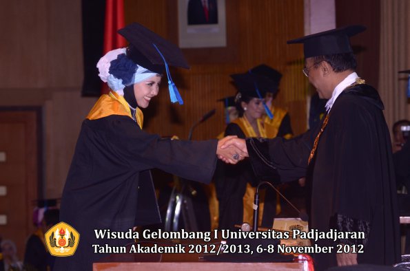 wisuda-unpad-gel-i-ta-2012_2013-fakultas-ilmu-keperawatan-oleh-rektor-047