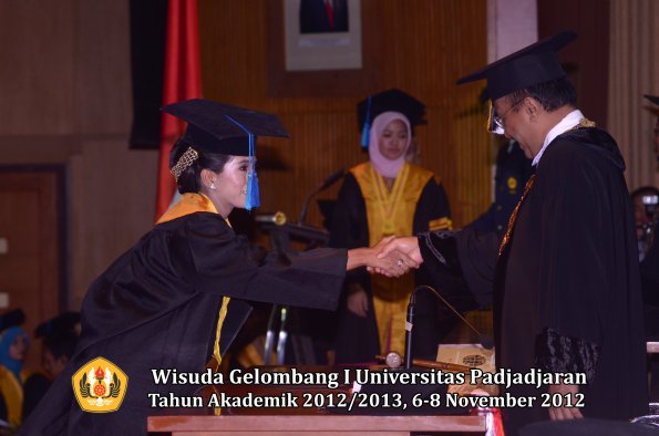 wisuda-unpad-gel-i-ta-2012_2013-fakultas-ilmu-keperawatan-oleh-rektor-048