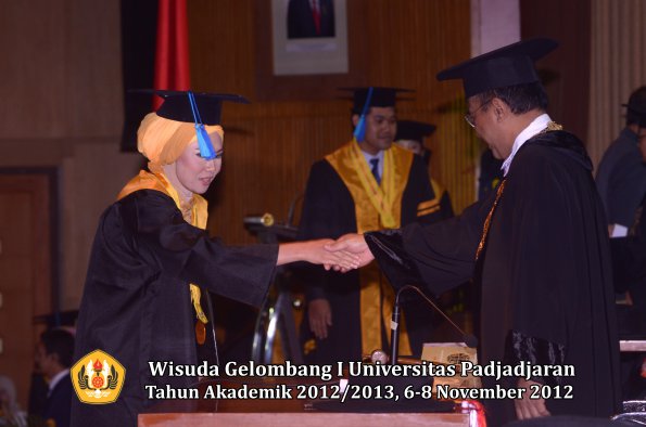 wisuda-unpad-gel-i-ta-2012_2013-fakultas-ilmu-keperawatan-oleh-rektor-051