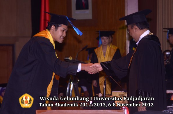 wisuda-unpad-gel-i-ta-2012_2013-fakultas-ilmu-keperawatan-oleh-rektor-052