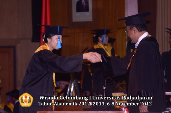 wisuda-unpad-gel-i-ta-2012_2013-fakultas-ilmu-keperawatan-oleh-rektor-053