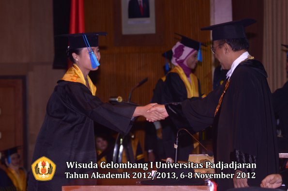 wisuda-unpad-gel-i-ta-2012_2013-fakultas-ilmu-keperawatan-oleh-rektor-054