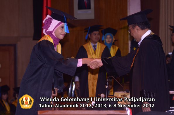 wisuda-unpad-gel-i-ta-2012_2013-fakultas-ilmu-keperawatan-oleh-rektor-055