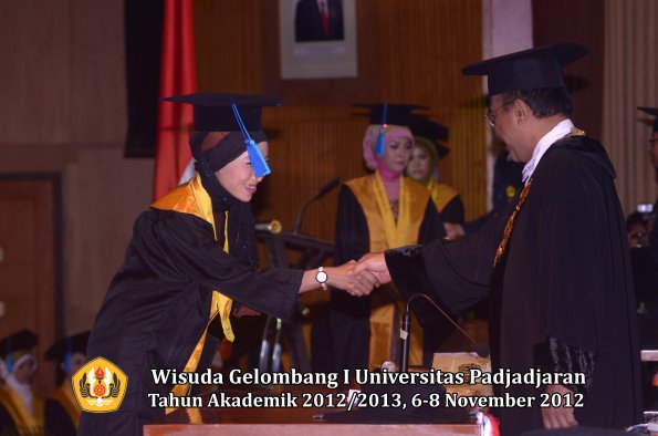 wisuda-unpad-gel-i-ta-2012_2013-fakultas-ilmu-keperawatan-oleh-rektor-058