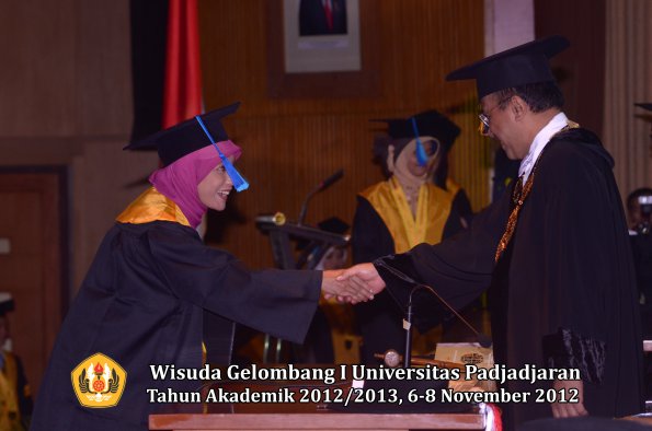 wisuda-unpad-gel-i-ta-2012_2013-fakultas-ilmu-keperawatan-oleh-rektor-062