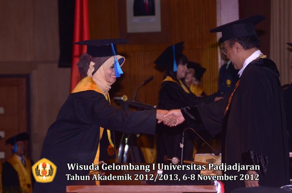 wisuda-unpad-gel-i-ta-2012_2013-fakultas-ilmu-keperawatan-oleh-rektor-063