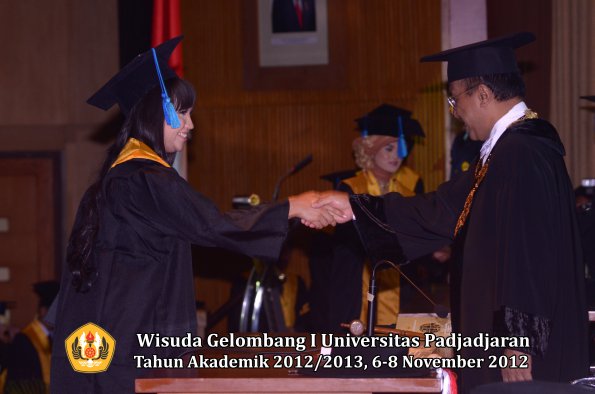 wisuda-unpad-gel-i-ta-2012_2013-fakultas-ilmu-keperawatan-oleh-rektor-064