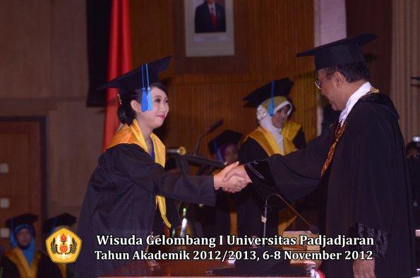 wisuda-unpad-gel-i-ta-2012_2013-fakultas-ilmu-keperawatan-oleh-rektor-066