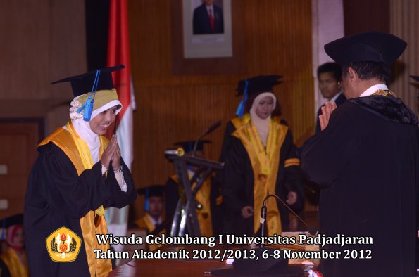 wisuda-unpad-gel-i-ta-2012_2013-fakultas-ilmu-keperawatan-oleh-rektor-067