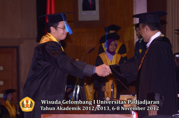 wisuda-unpad-gel-i-ta-2012_2013-fakultas-ilmu-keperawatan-oleh-rektor-069