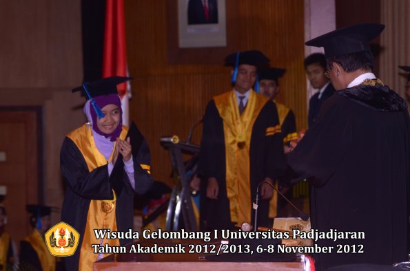 wisuda-unpad-gel-i-ta-2012_2013-fakultas-ilmu-keperawatan-oleh-rektor-070