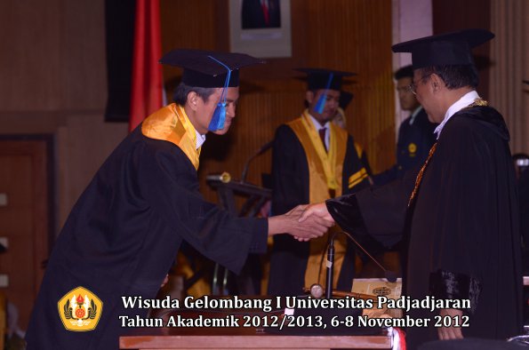 wisuda-unpad-gel-i-ta-2012_2013-fakultas-ilmu-keperawatan-oleh-rektor-071