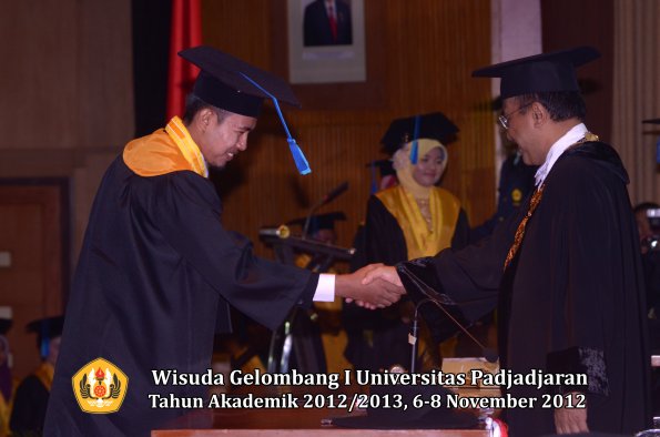 wisuda-unpad-gel-i-ta-2012_2013-fakultas-ilmu-keperawatan-oleh-rektor-072