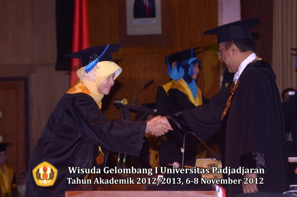 wisuda-unpad-gel-i-ta-2012_2013-fakultas-ilmu-keperawatan-oleh-rektor-073