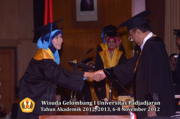 wisuda-unpad-gel-i-ta-2012_2013-fakultas-ilmu-keperawatan-oleh-rektor-074