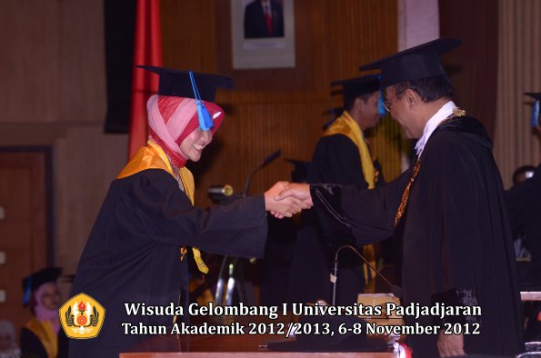 wisuda-unpad-gel-i-ta-2012_2013-fakultas-ilmu-keperawatan-oleh-rektor-075