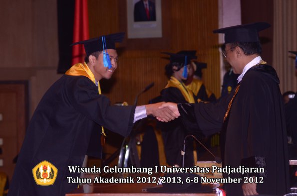 wisuda-unpad-gel-i-ta-2012_2013-fakultas-ilmu-keperawatan-oleh-rektor-076