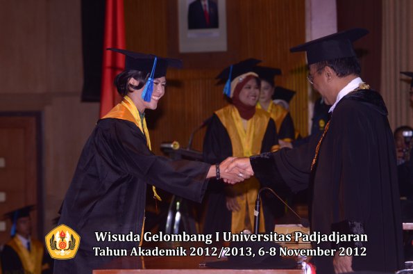 wisuda-unpad-gel-i-ta-2012_2013-fakultas-ilmu-keperawatan-oleh-rektor-077