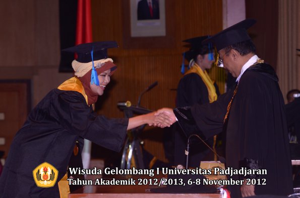 wisuda-unpad-gel-i-ta-2012_2013-fakultas-ilmu-keperawatan-oleh-rektor-078