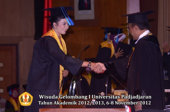 wisuda-unpad-gel-i-ta-2012_2013-fakultas-ilmu-keperawatan-oleh-rektor-079