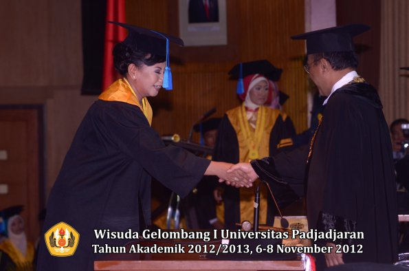 wisuda-unpad-gel-i-ta-2012_2013-fakultas-ilmu-keperawatan-oleh-rektor-081